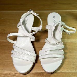 Le Chateau, white platforms, size 7